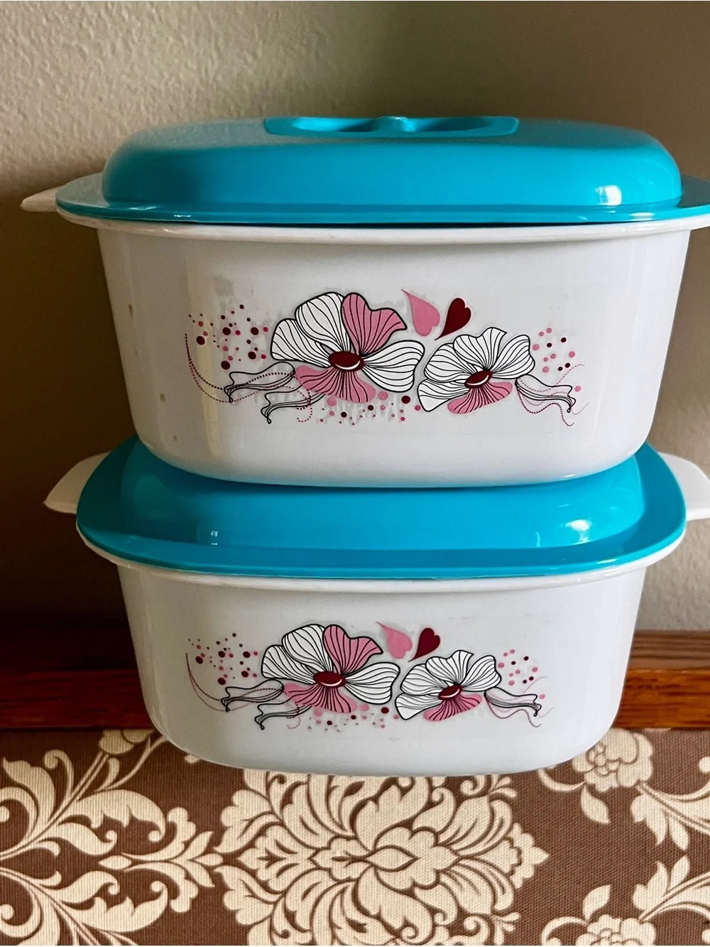 New Set of 2 Floral Food Storage Containers 1.5 Qt Retro Turquoise Lids